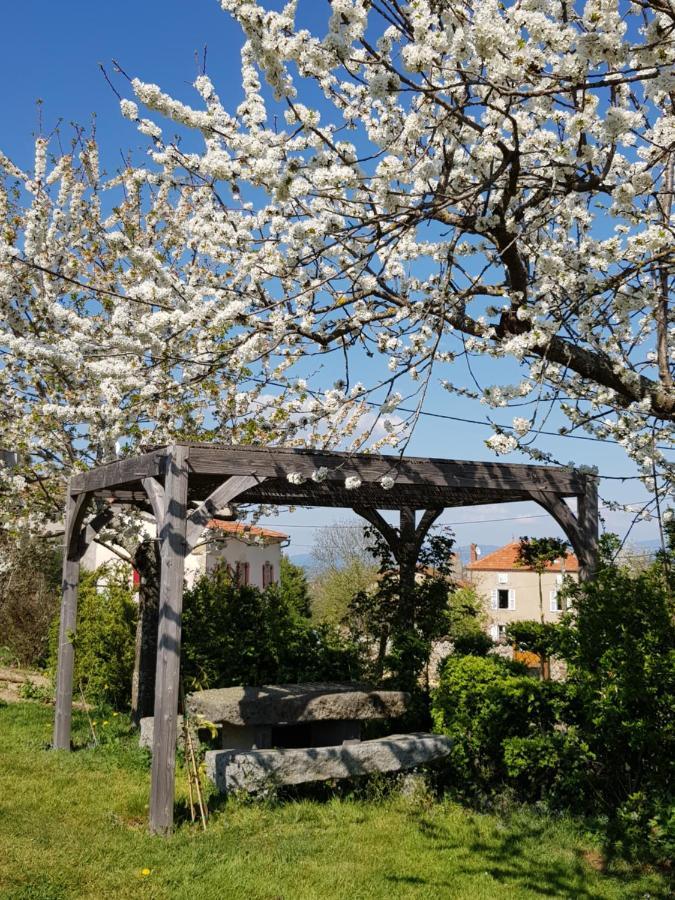 La Cabane Du Jardin Bongheat Exteriör bild